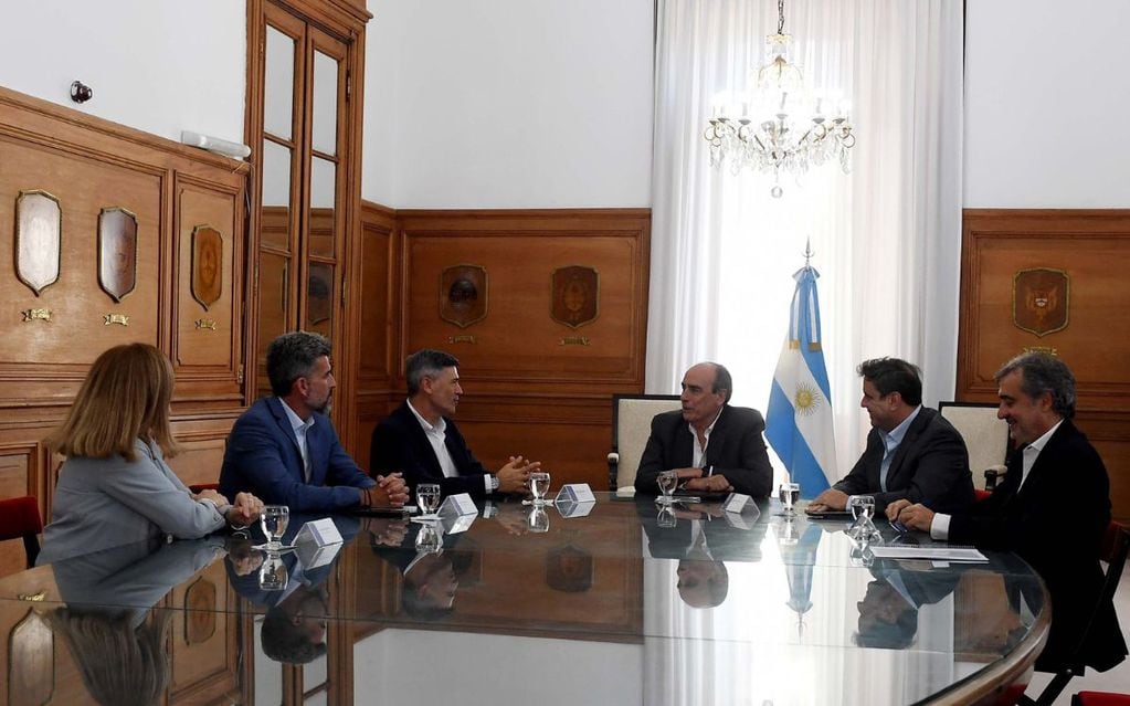 El intendente de la Ciudad de Mendoza, Ulpiano Suárez, fue recibido por el ministro del Interior, Guillermo Francos. Foto: @@GAFrancosOk (X)