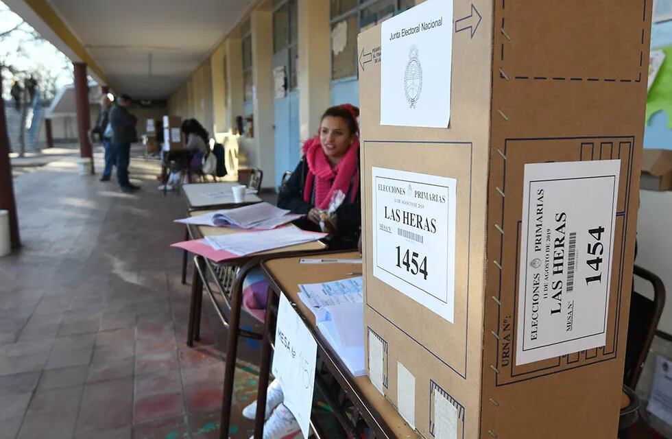 El protocolo que se estudia para este año electoral, prevé limitar la cantidad de mesas en cada lugar de votación. / Foto: José Gutiérrez