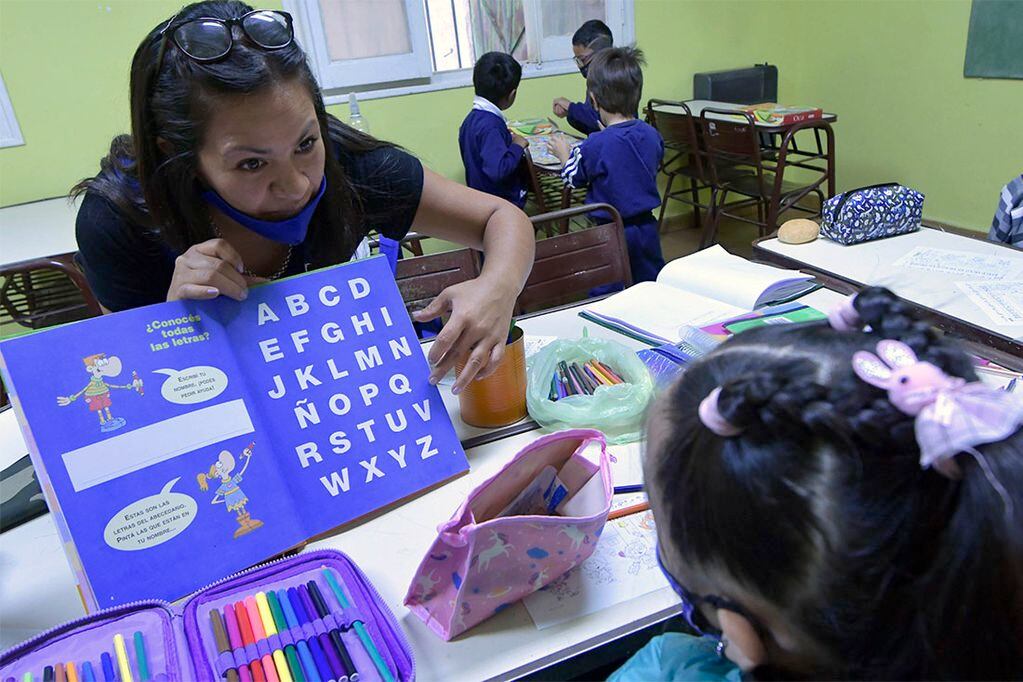 Empleo en escuelas: por qué no se consiguen suficientes postulantes para un puesto clave en educación. / Foto: Orlando Pelichotti / Los Andes