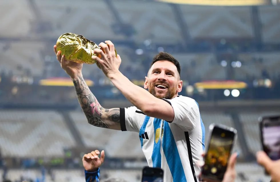 Lionel Messi celebra su cumpleaños más feliz (FIFA)