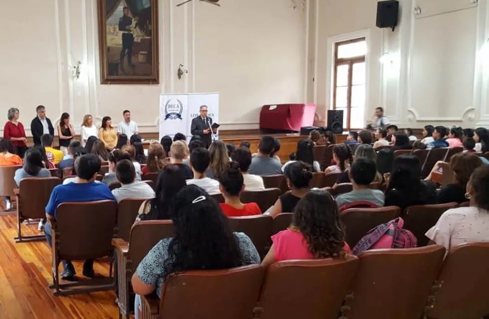 El 18 de marzo en la Escuela Agustín Álvarez los aspirantes a la beca rendirán su examen.