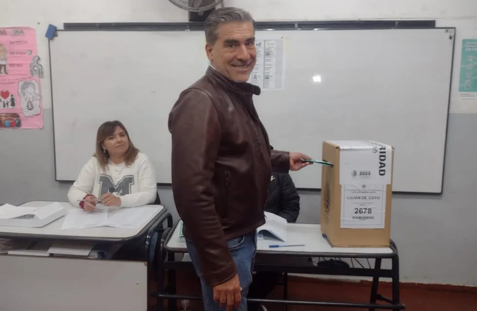 Votó Mario Vadillo.