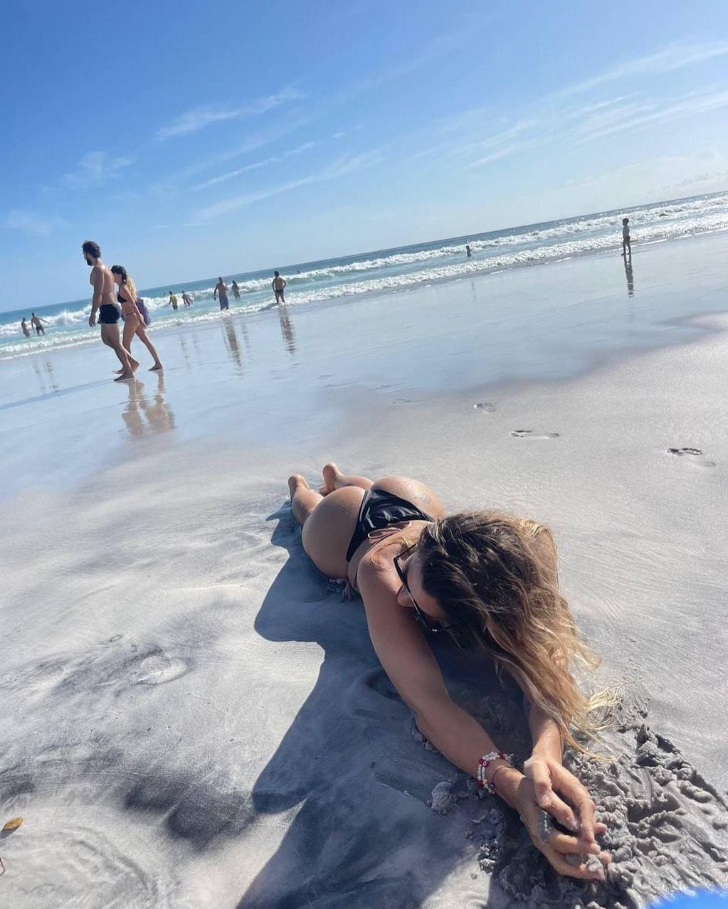 Jimena Barón disfruta de las playas de Brasil.
