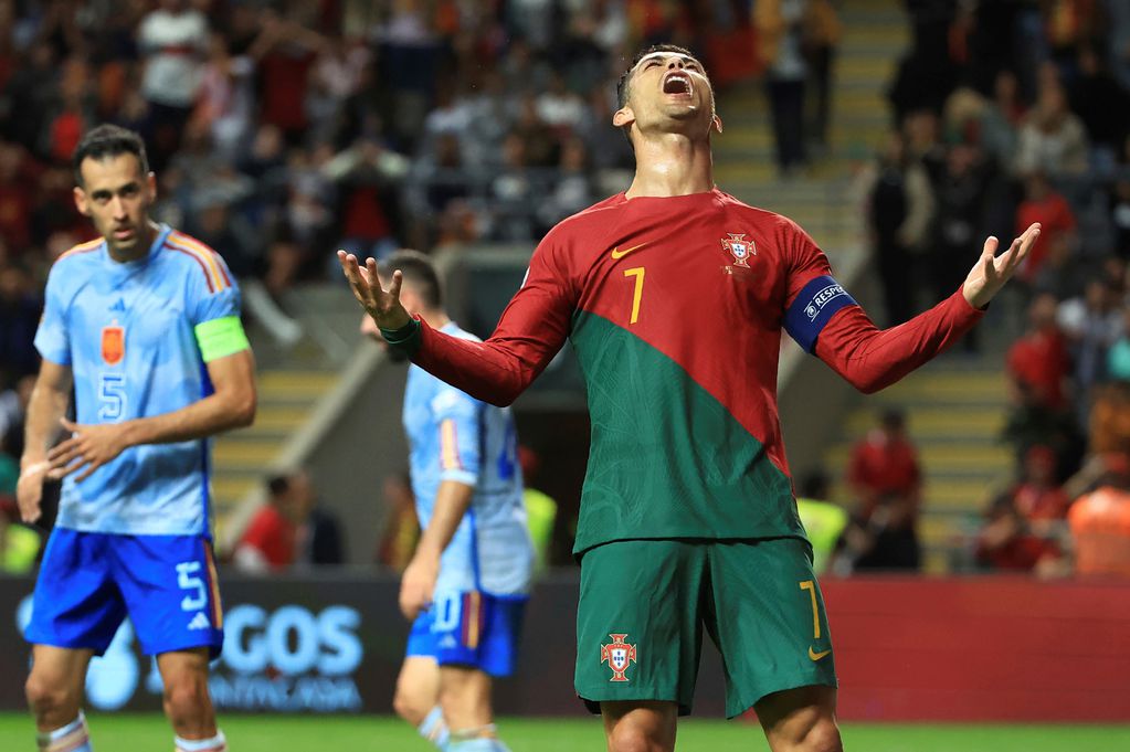 Cristiano Ronaldo sufre la derrota de Portugal ante España en la Nations League. (AP)