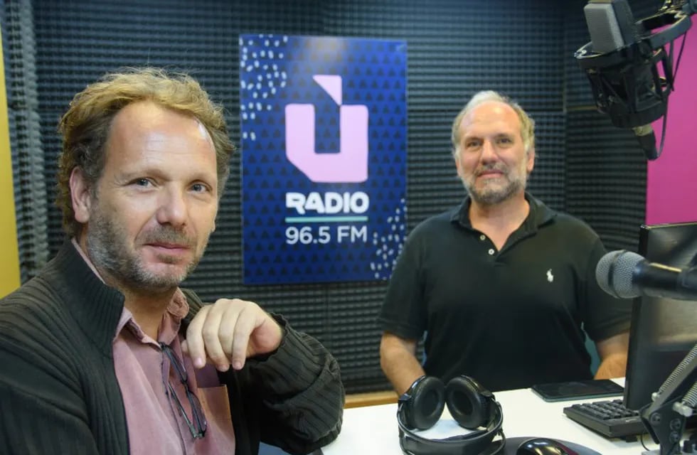 Juan Villalba y Federico Kruger, de Radio U, participarán del certamen internacional con su podcast. | Foto: gentileza