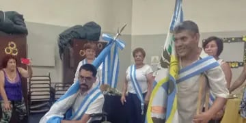 Mauricio y Jesús con las banderas