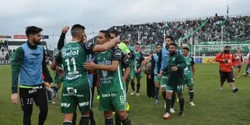 En Junín, derrotó por 1-0 a San Martín de Tucumán con un tanto de Nicolás Miracco de penal. El próximo domingo será la revancha. 