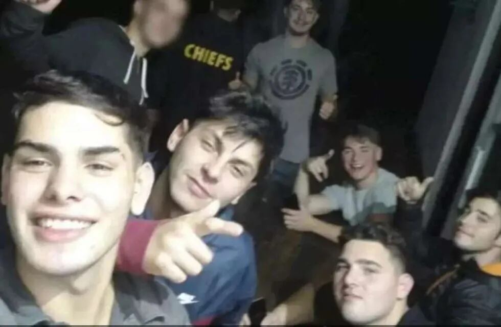 Los rugbiers se tomaron una selfie después de matar a Fernando en enero de 2020 - Archivo