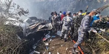 Un avión se estrelló en Nepal: más de 60 muertos