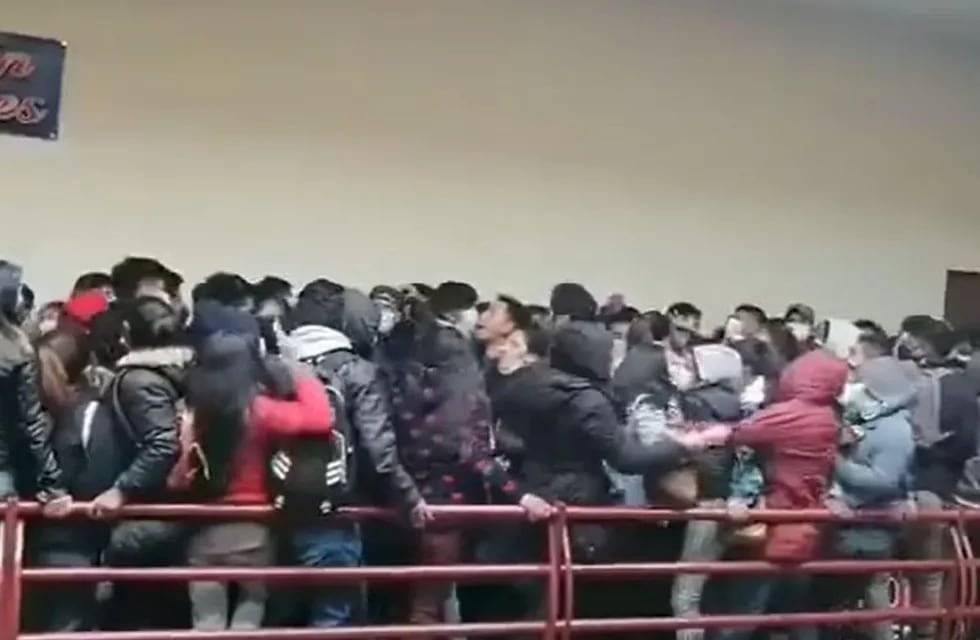 Al menos tres estudiantes murieron al ceder una baranda de Universidad Pública de El Alto en Bolivia