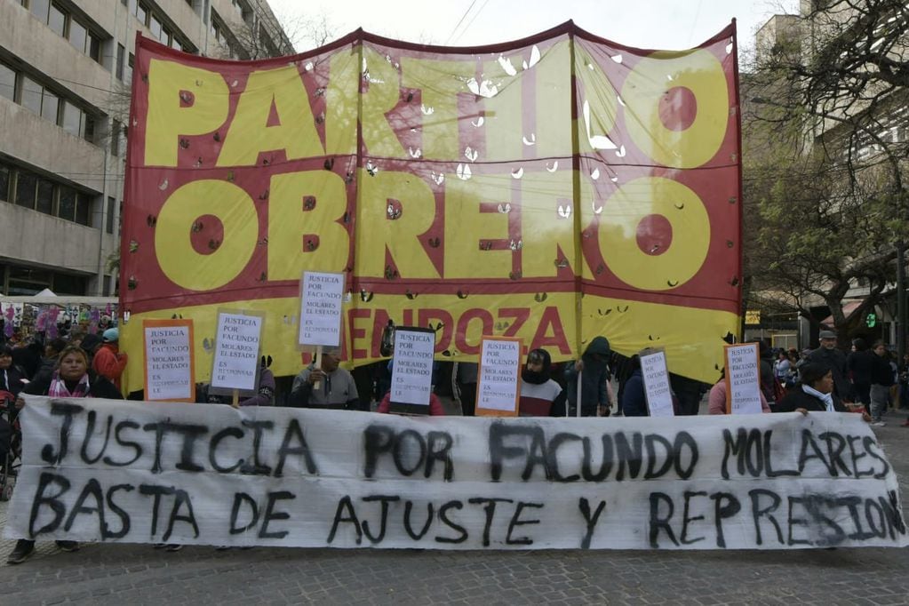 Marcha en Mendoza por la muerte de Facundo Molares. Foto: Orlando Pelichotti