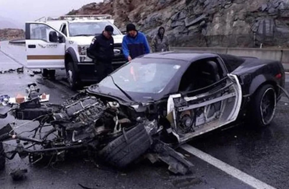 Así quedó el auto del conductor que murió tras chocar cuando se filmaba para Facebook.