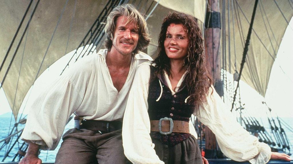 Matthew Modine -reemplazante de Douglas- y Geena Davis en "La pirata" (Cutthroat Island, 1995), el filme que puso fin a Carolco Pictures 