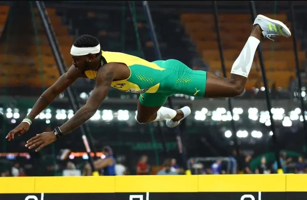 Un atleta jamaicano realizó el salto en largo más extraño de la historia y se viralizó. / Foto: Gentileza