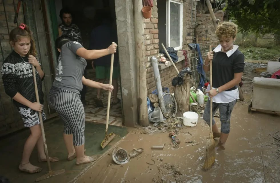 Inundaciones en Ugarteche. 150 familias afectadas. Orlando Pelichotti / Los Andes