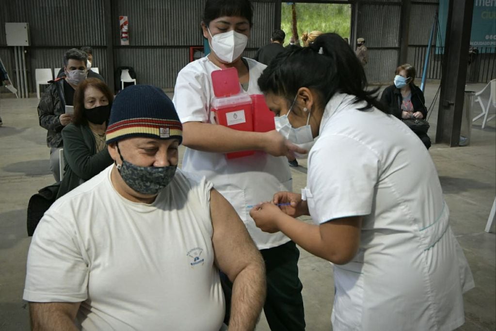 Vacunación para personas obesas. Orlando Pelichotti / Los Andes