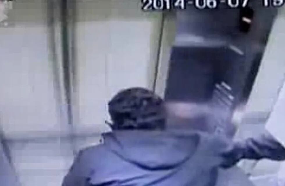 Pánico en Chile por un ascensor fuera de control que dejó grave a un hombre