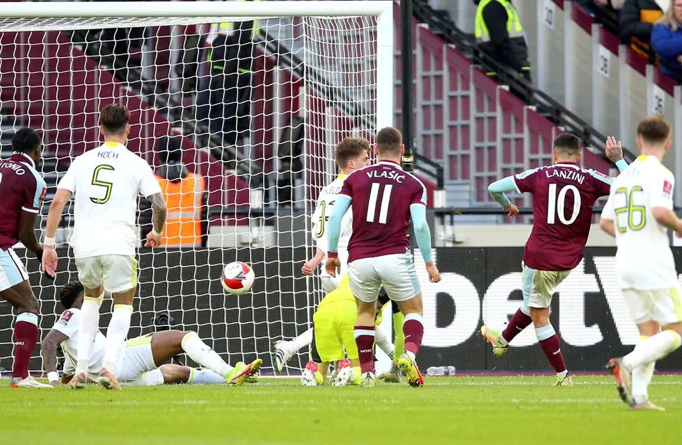 Lanzini marcó uno de los goles en la victoria del West Ham (Foto: AP).