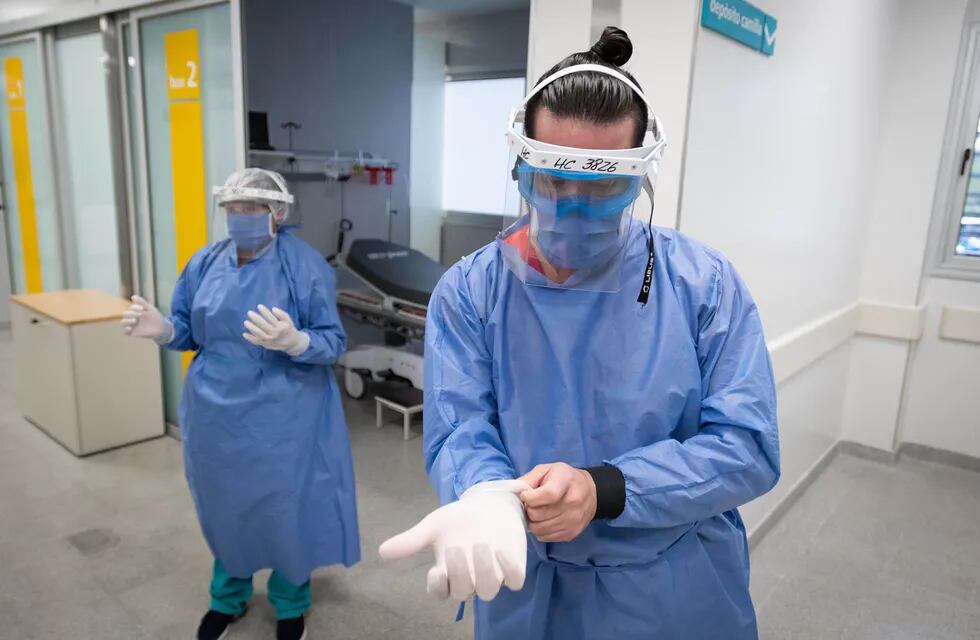 Ayer se informó que tres trabajadores de la salud contrajeron el virus. Foto: Ignacio Blanco / Los Andes