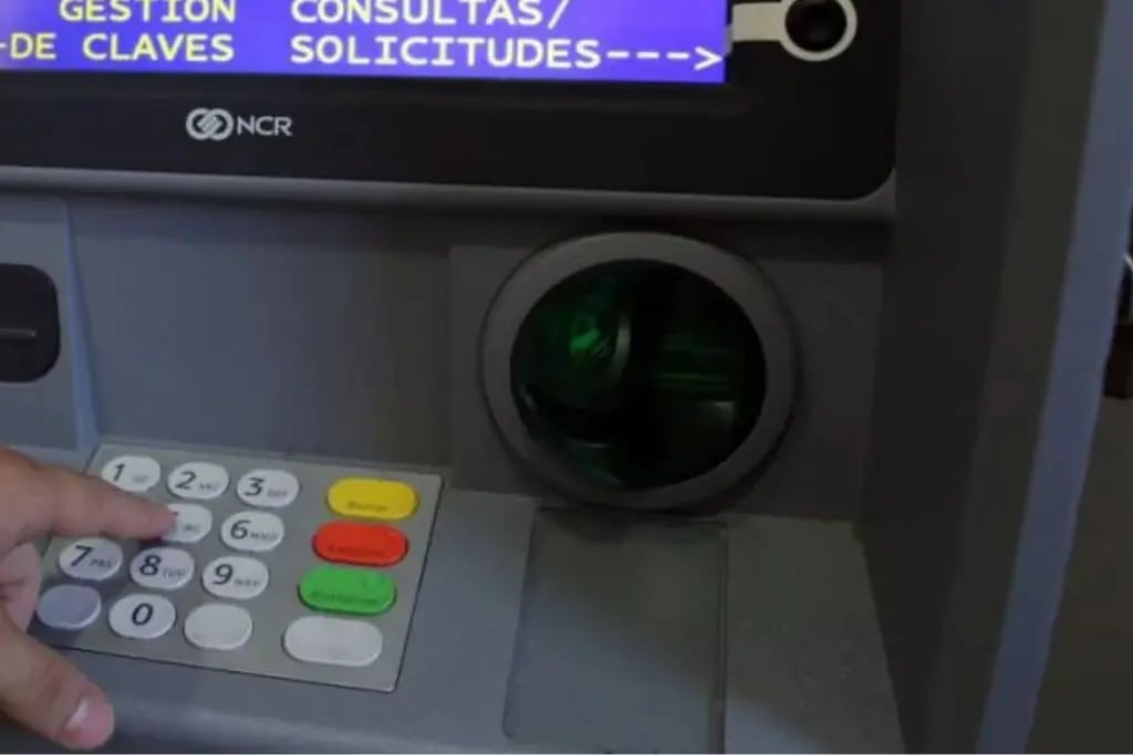 Alerta por nuevas estafas en cajeros automáticos