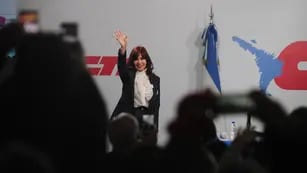 Cristina Fernández de Kirchner participó el lunes en un plenario de la CTA en Avellaneda. (Gentileza / Clarín)