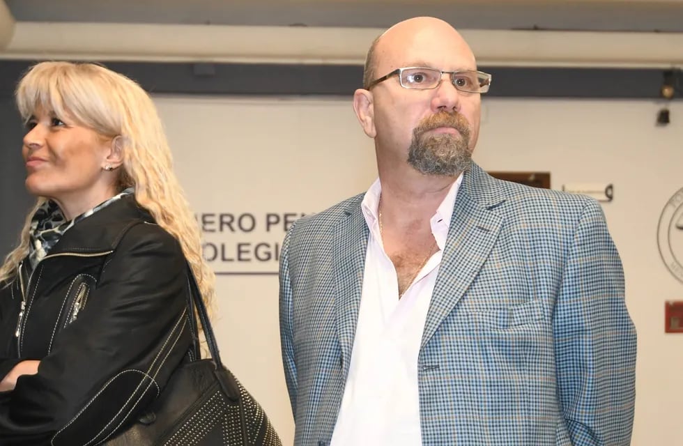 Luis Lobos ex intendente de Guaymallen y su esposa Claudia Sgró durante el juicio en el que fueron condenados por administración fraudulenta.
