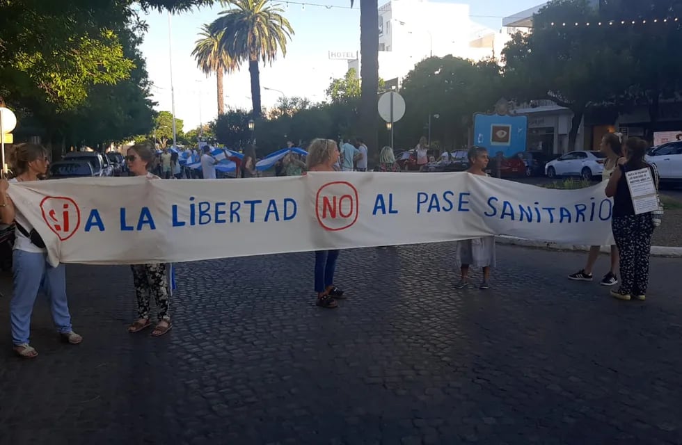 Manifestación antivacuna en Rafaela - Gentileza