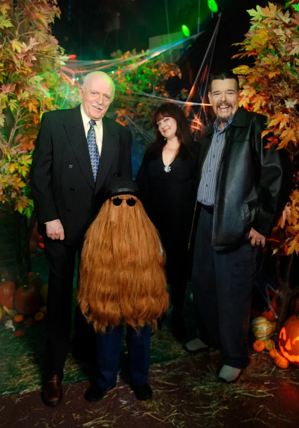 Para Halloween de 2006, Lisa Loring junto a John Astin (Homero), Felix Silla (Tío Cosa) y Ken Weatherwax (Pericles).