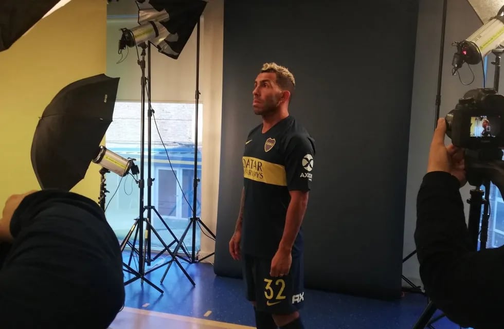 Los jugadores de Boca posaron para las fotos institucionales con la nueva camiseta