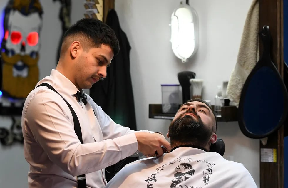 Barberías: los nuevos reductos de hombres, casi clubes de caballeros