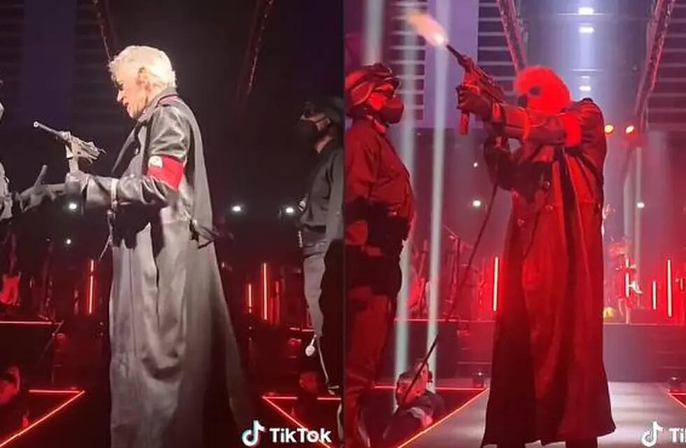 Roger Waters dio un show en Berlín vestido con un disfraz neonazi y una ametralladora.