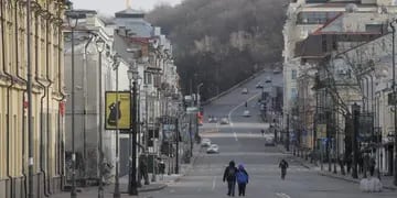 Civiles retornan a Kiev