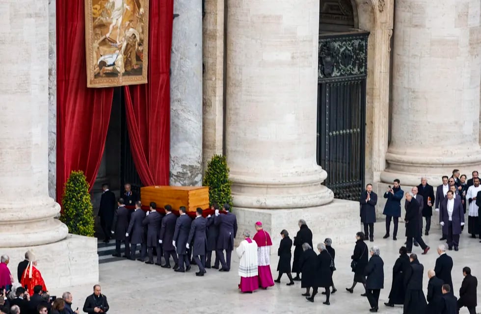 Más de 100.000 fieles despidieron al papa emérito. / Foto: EFE