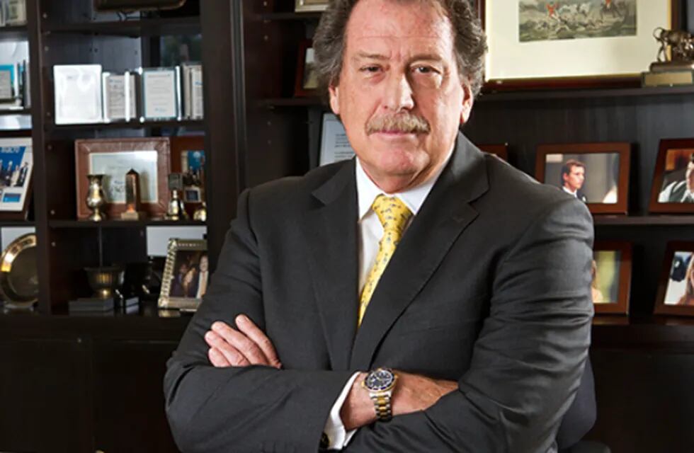 El fundador del Banco Macro murió en un trágico accidente de helicóptero en Salta y conmocionó al mundo empresarial.