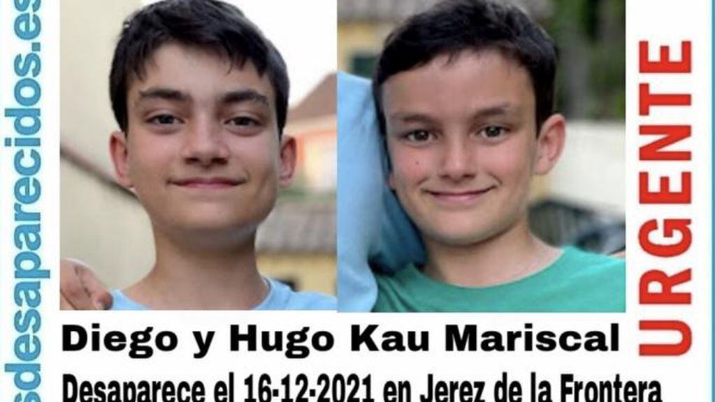 Carteles de búsqueda de Diego y Hugo Kau Mariscal, los hermanos desaparecidos en Jerez de la Frontera, España.