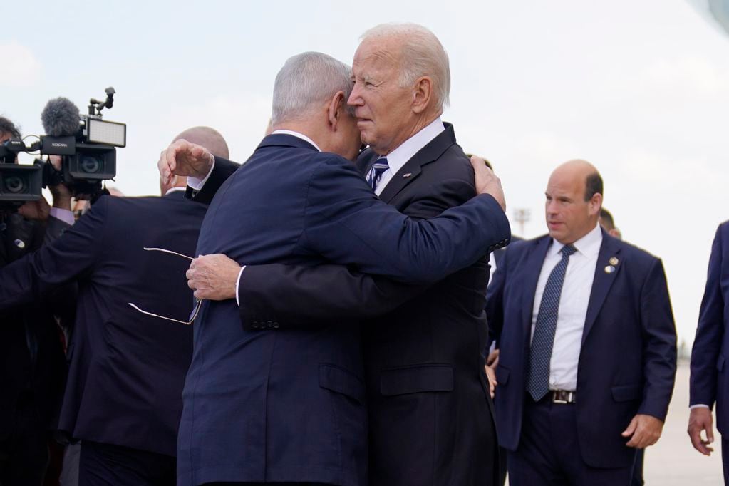 El presidente de Estados Unidos, Joe Biden, es recibido por el primer ministro de Israel, Benjamin Netanyahu, a su llegada en el aeropuerto internacional Ben Gurion (Gentileza)