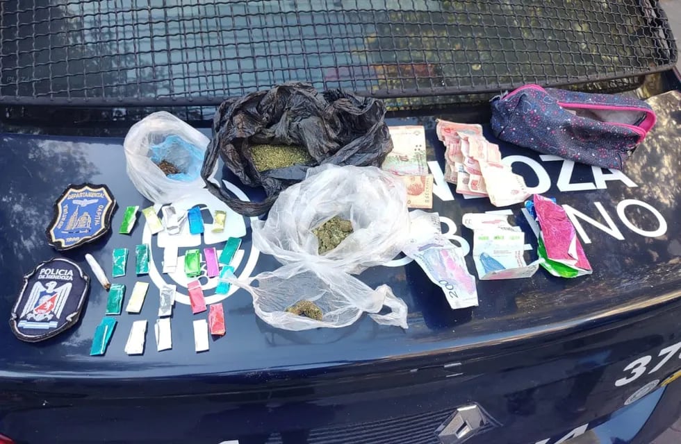 La droga secuestrada a una "narco-delivery" en pleno Centro. | Foto: Ministerio de Seguridad y Justicia