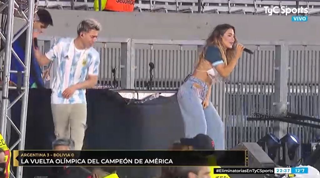 Jimena Barón cantó en el festejo de Selección Argentina.