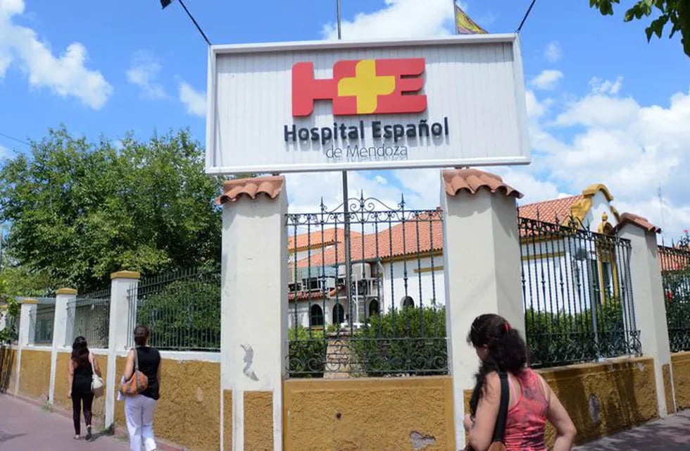 Ayer, dos pacientes con coronavirus quedaron internados en el hospital Español, en Godoy Cruz. Se encontraban en buen estado de salud / Archivo