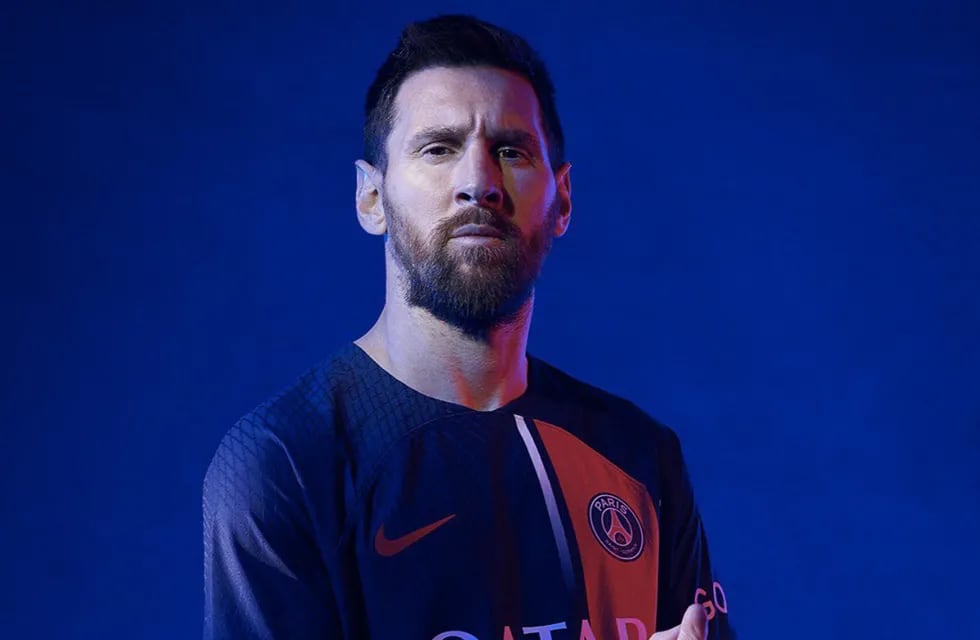 Lionel Messi con la nueva camiseta del París. De todos modos aseguran en Francia que el rosarino se irá del club el 30 de junio.  (PSG)