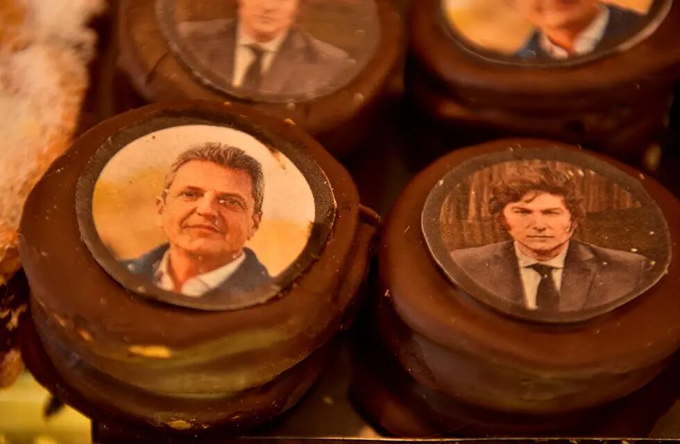 Alfajores presidenciales de Massa y Milei de chocolates.