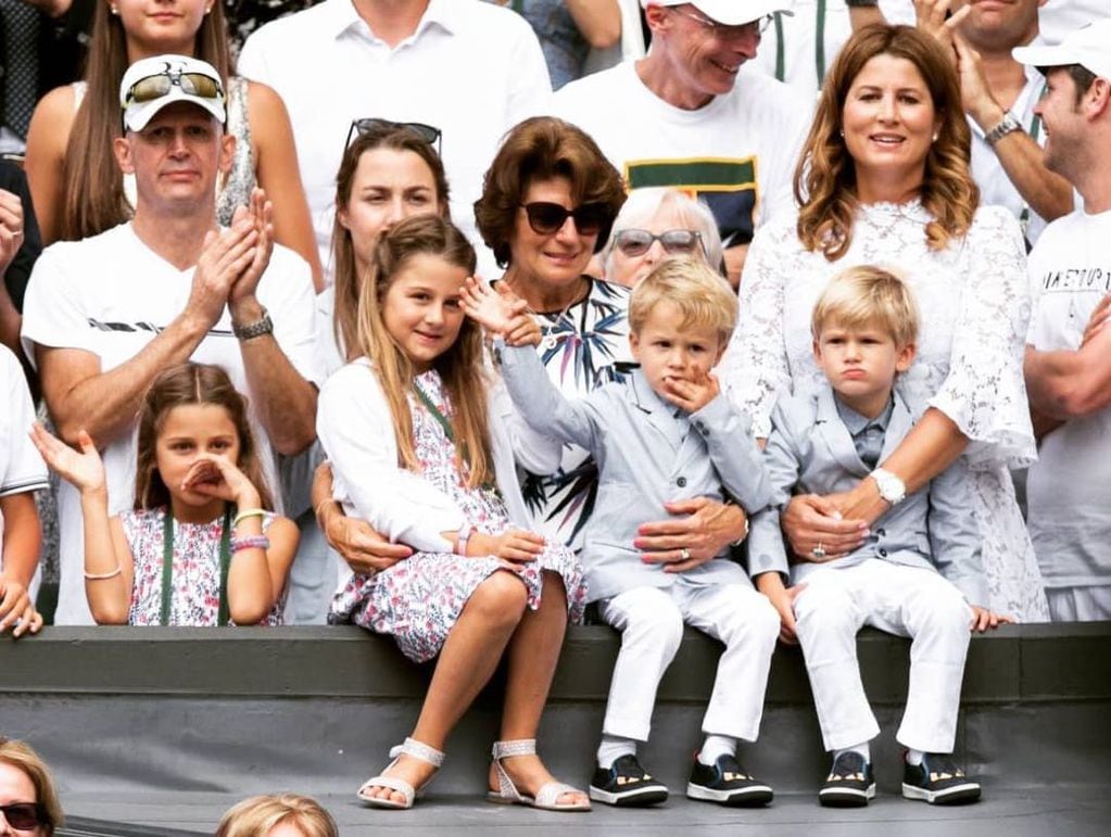 Mirka Vavrinec y sus cuatro hijos que tuvo con Federer