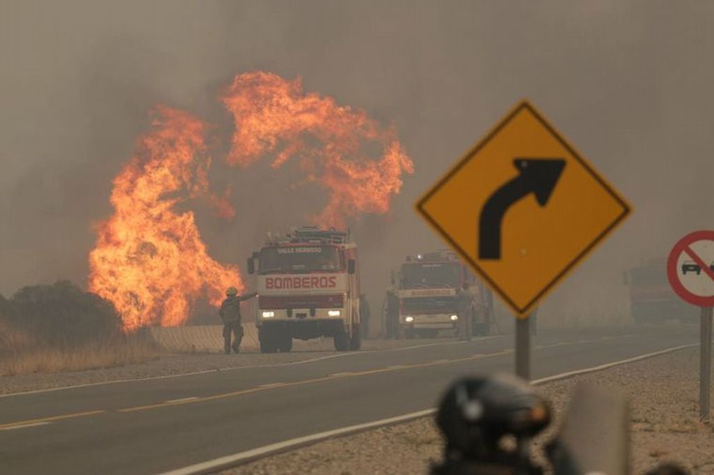 El reportero gráfico Daniel Cáceres captó una escalofriante imagen en medio de los incendios que azotan a Córdoba. Foto gentileza Daniel Cáceres.