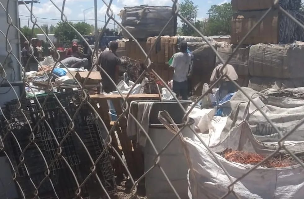 Hallaron 20 mil kilos de cobre en una chacarita de Maipú y creen que son cables robados del tendido eléctrico.