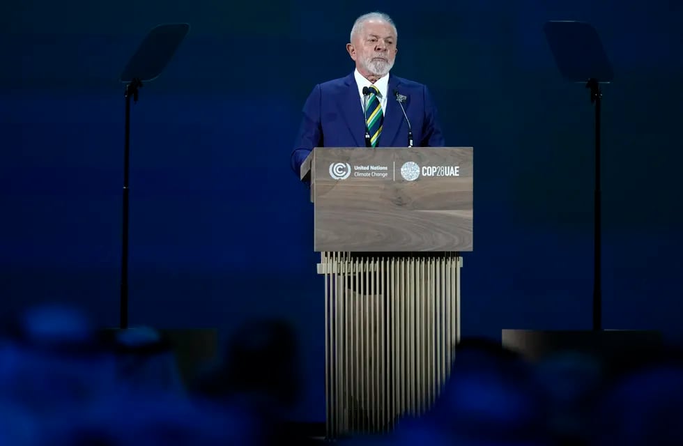 El presidente de Brasil, Luiz Inácio Lula da Silva, habla durante la ceremonia inaugural de la Cumbre Climática de la ONU COP28, el 1 de diciembre de 2023, en Dubái, Emiratos Árabes Unidos. (AP Foto/Rafiq Maqbool, Archivo)