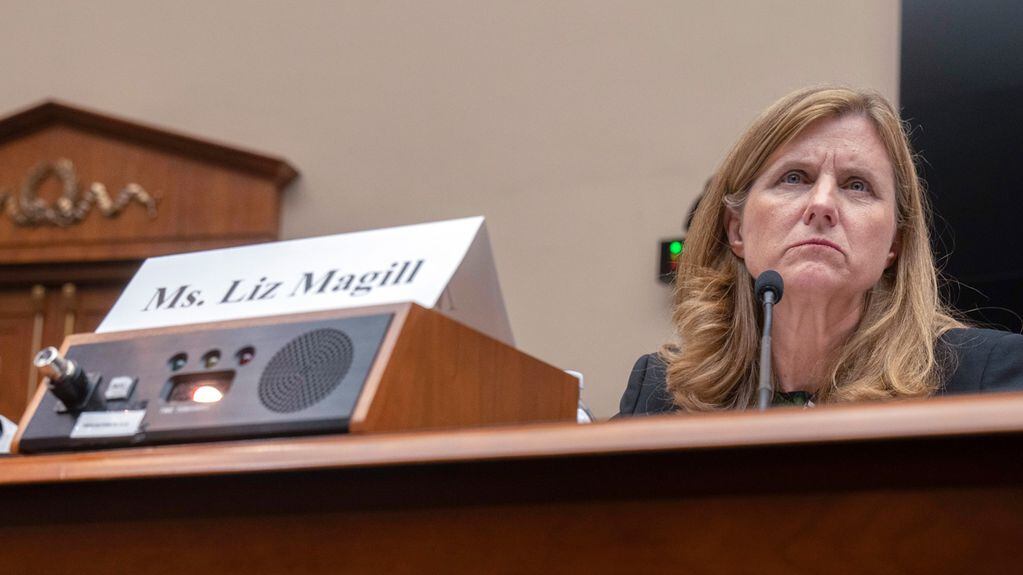 Liz Magill, exrectora de la Universidad de Pensilvania, renunció 4 días después de participar en el mismo congreso que Gay y declarar en el mismo sentido sobre los llamados al genocidio judío.