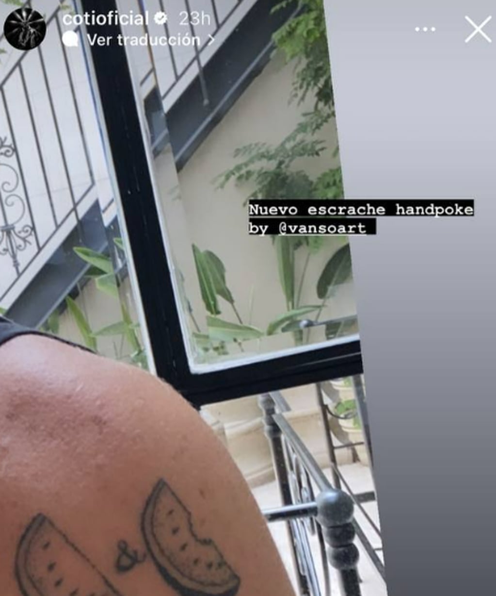 Coti Sorokin y su nuevo tatuaje.