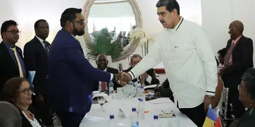 Irfaan Ali y Nicolás Maduro y