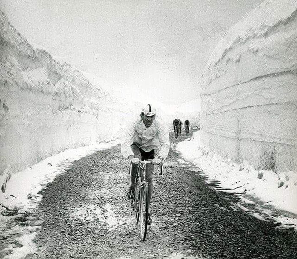 Ramón, el ciclista mendocino que enfrentó un muro de nieve en la Mendoza de 1984 (Gentileza / familia Sánchez)