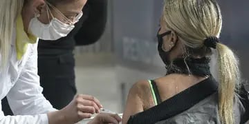 Por las elecciones el domingo suspenderán el plan de vacunación en Mendoza